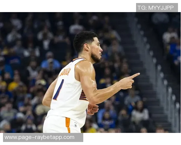 布克首节狂砍20分半场16中10轰下27分展现无解状态助力球队争胜